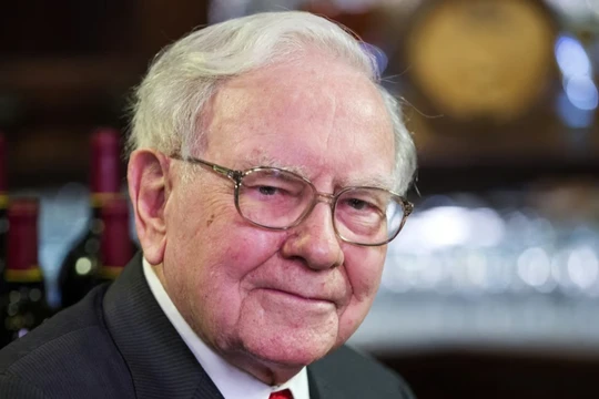 Tỉ phú Warren Buffett từng thề không bao giờ ăn đồ ăn Nhật Bản (Ảnh: Reuters)