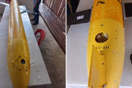 Bức ảnh cho thấy tàu ngầm không người lái nghi là của Trung Quốc được ngư dân tìm thấy ngoài khơi bờ biển San Pascual thuộc tỉnh Masbate, Philippines ngày 30/12/2024. Ảnh: AFP.