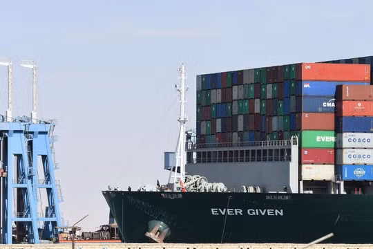 Tàu Ever Given sau khi được giải cứu khỏi tình trạng mắc kẹt tại kênh đào Suez ở Ai Cập hôm 29/3. Ảnh: AFP.