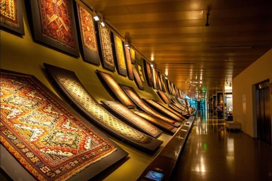 Những tấm thảm dệt được trưng bày trong Bảo tàng Thảm Nghệ thuật Ứng dụng Quốc gia Azerbaijan ở Baku (Ảnh: Internet)