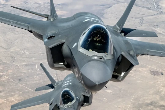 Chiến đấu cơ F-35 Lightning II được coi là máy bay chiến đấu thế hệ thứ 5 hàng đầu. Một số đồng minh của Mỹ đã đặt câu hỏi về việc mua mẫu chiến đấu cơ này, nhưng hầu hết vẫn đang gắn bó với nó cho đến bây giờ. Ảnh: BQP Mỹ.