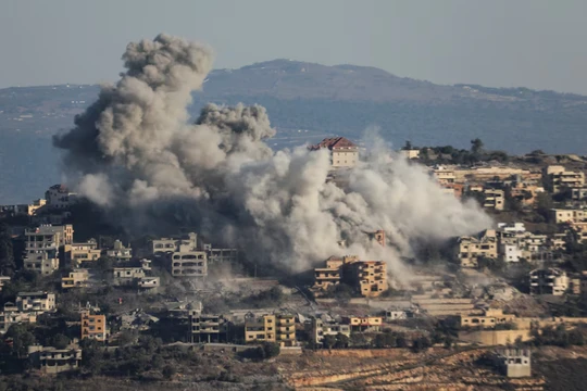 Một cuộc tấn công của Israel ở Khiam, Lebanon, ngày 20/10 (Ảnh: Reuters)