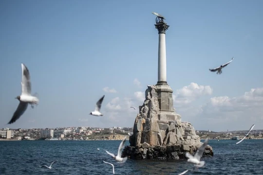 Một tượng đài ở Sevastopol, Crimea (Ảnh: RT)