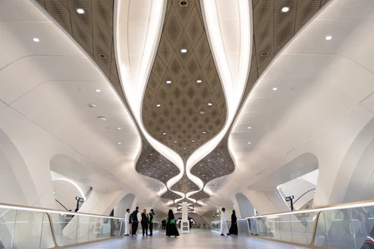 Ra mắt vào tháng 12/2024, Riyadh Metro mang đến ý nghĩa mới cho câu nói "Không phải đích đến, mà là hành trình". Ảnh: CNN.