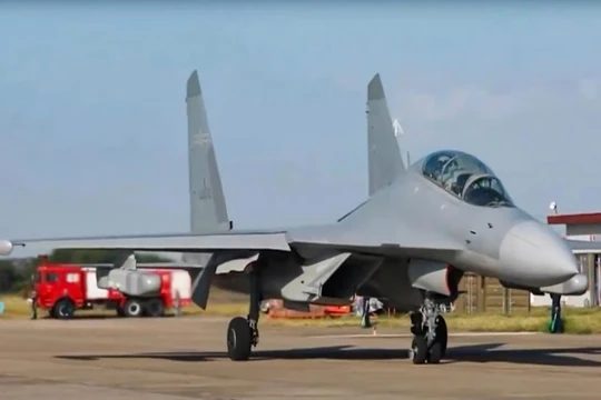 J-16D được trang bị nhiều vũ khí, thiết bị chặn sóng và can thiệp (Ảnh: Handout)