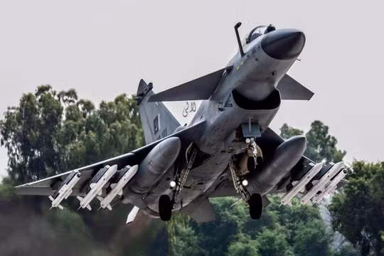 Bộ trưởng ngoại giao Pakistan tuyên bố rằng máy bay chiến đấu J-10C của Trung Quốc đã được sử dụng để bắn hạ máy bay Ấn Độ dọc biên giới. Ảnh: Handout