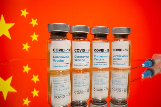Trung Quốc thúc đẩy sản xuất vaccine tự nghiên cứu trong bối cảnh nguồn cung vaccine COVID-19 trên toàn cầu bị hạn chế (Ảnh: QZ)