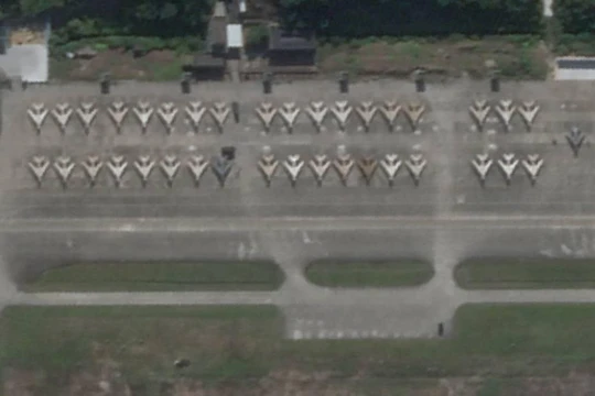 Một nhóm máy bay J-6 được chuyển biến thành drone trong bức ảnh vệ tinh chụp căn cứ Liancheng (Ảnh: Planet Labs)