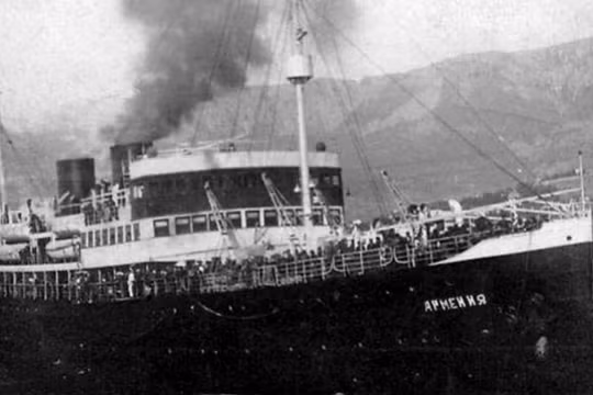 Tàu quân y Armenia của Liên Xô (Ảnh: NWD)