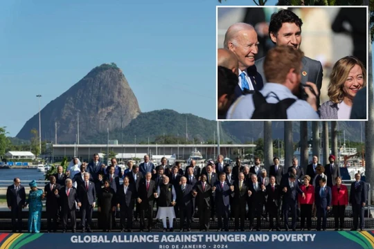 Nhà Trắng đổ lỗi cho "vấn đề hậu cần" và cho rằng việc ông Biden bỏ lỡ bức ảnh chỉ đơn giản là vấn đề sai thời điểm (Ảnh: AOL)