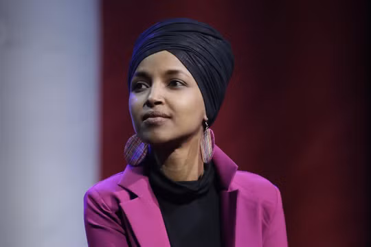 Nữ nghị sĩ Ilhan Omar cho hay bà đang soạn thảo các điều khoản luận tội ông Trump (Ảnh: LATimes)