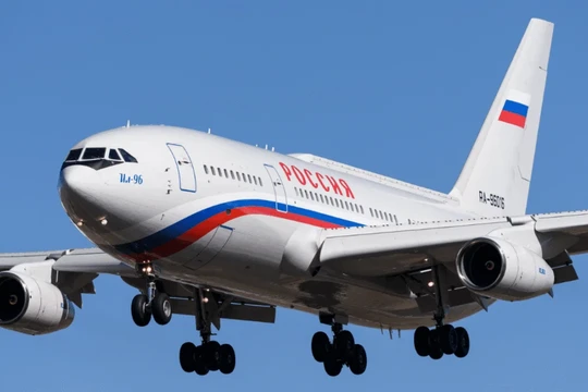 Chuyên cơ của Tổng thống Putin là phiên bản cải tiến của Ilyushin IL-96-300. Ảnh: Getty.