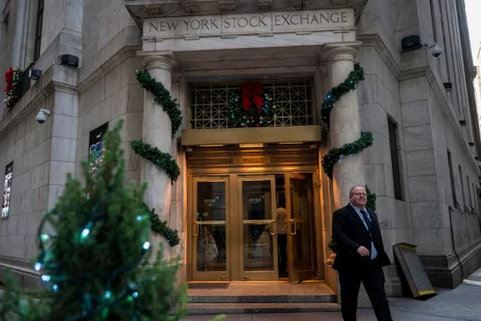 Giáng sinh đến sớm đối với thị trường trong tuần này khi Fed nói rằng lãi suất cơ bản “có thể đã tới hoặc gần tới" mức đỉnh trong chu kỳ thắt chặt (Ảnh: FT)