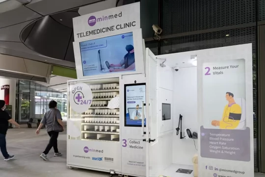 Một máy bán thuốc tự động được đặt ở Block 536 Serangoon (Ảnh: CNA)