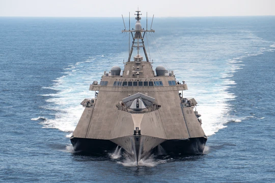 Tàu USS Gabrielle Giffords, một biến thể lớp Independent của tàu LCS (Ảnh: US Navy)