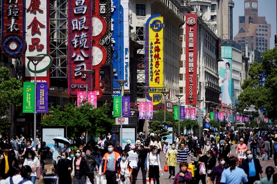 Trung Quốc đặt mục tiêu tăng trưởng GDP cho năm nay giống với năm 2023 (Ảnh: Reuters)