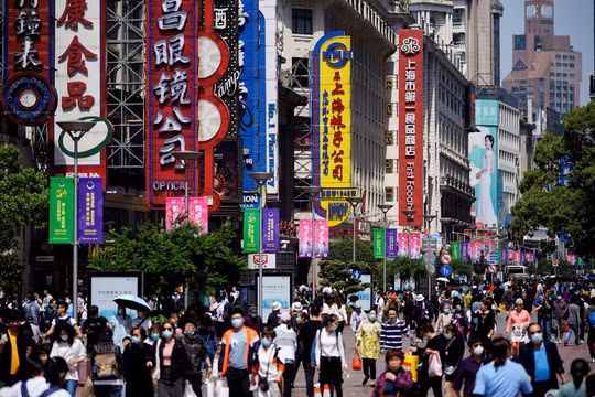 Trung Quốc đặt mục tiêu tăng trưởng GDP cho năm nay giống với năm 2023 (Ảnh: Reuters)