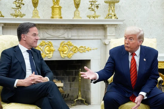Tổng thống Hoa Kỳ Donald Trump (phải) và Tổng thư ký NATO Mark Rutte phát biểu với các nhà báo tại Washington, DC, Mỹ hôm 13/3. Ảnh: Getty.