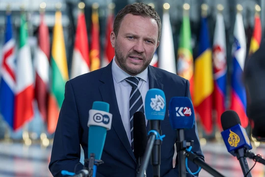 Bộ trưởng Ngoại giao Estonia Margus Tsahkna phát biểu với báo chí tại trụ sở NATO ở Brussels. Ảnh: Getty.