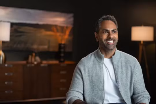 Ramith Sethi, tác giả của cuốn sách "Tôi sẽ dạy bạn làm giàu" (Ảnh: CNBC)