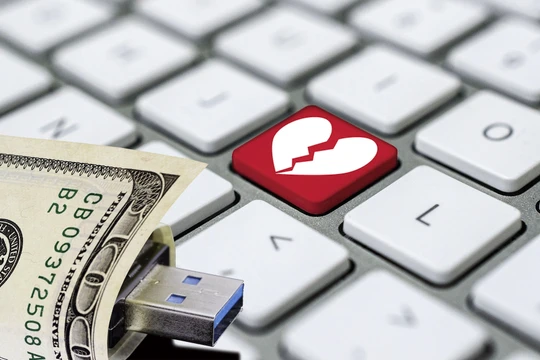 Những trò lừa tình trên mạng khiến các nạn nhân thiệt hại cả về tài chính, thể chất lẫn tinh thần (Ảnh: ICE)