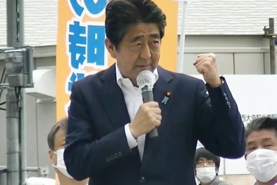 Ông Shinzo Abe phát biểu tại Nara, trước khi vụ nổ súng xảy ra (Ảnh: Kyodo News)