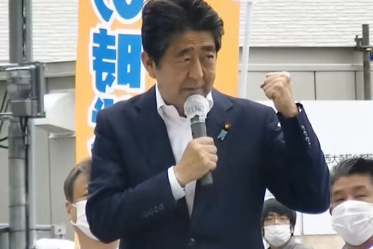 Ông Shinzo Abe phát biểu tại Nara, trước khi vụ nổ súng xảy ra (Ảnh: Kyodo News)