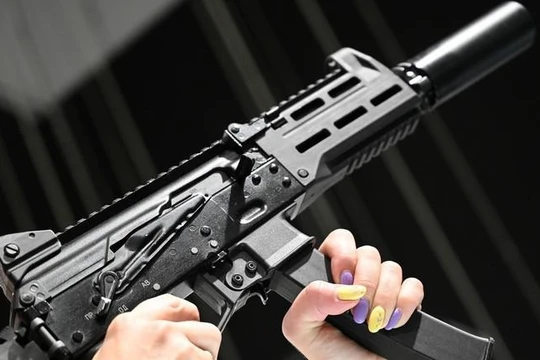 Mẫu súng tiểu liên PKK-20 lần đầu ra mắt tại triển lãm ARMY 2021 (Ảnh: Sputnik)