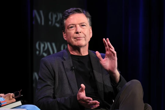Cựu Giám đốc FBI James Comey trong bức ảnh chụp năm 2023. Ảnh: Getty.
