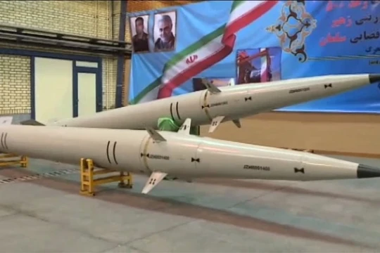 Mẫu tên lửa mới mà Iran cho ra mắt ngày 9/2 (Ảnh: RT)