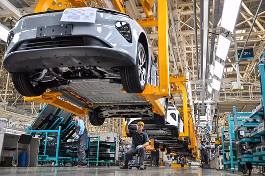 Hoạt động sản xuất của Trung Quốc tiếp tục sụt giảm trong tháng 7 (Ảnh: NYTimes)