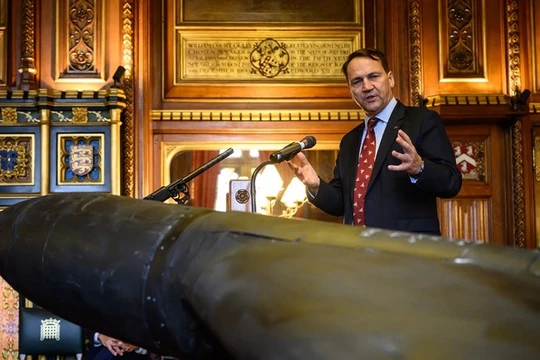 Ngoại trưởng Ba Lan Radoslaw Sikorski tại tòa nhà Quốc hội ở London, Anh ngày 14/10. Ảnh: Getty.