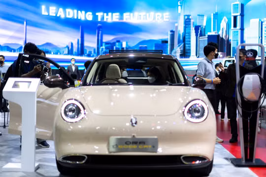 Mẫu EV Ora Good Cat của nhà sản xuất Trung Quốc Great Wall được bày bán ở Thái Lan (Ảnh: Reuters)