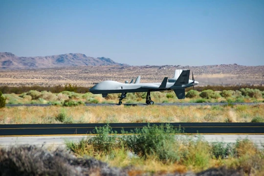 Mẫu MQ-9B SkyGuardiancủa Mỹ tại Gray Butte, California (Ảnh: Defense News)