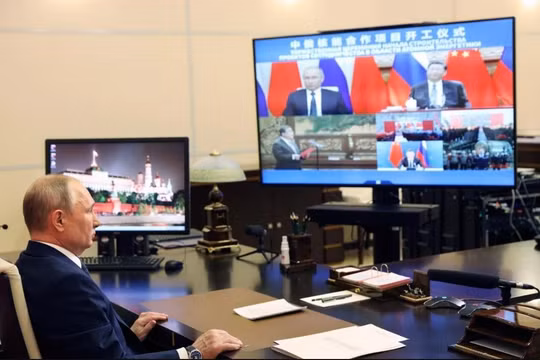 Tổng thống Nga Vladimir Putin tham gia buổi lễ khởi công trực tuyến (Ảnh: AP)
