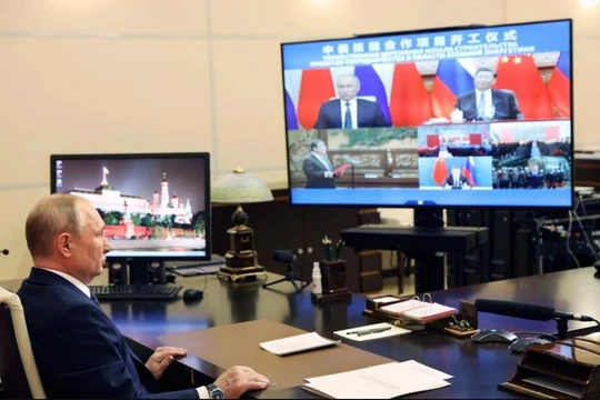 Tổng thống Nga Vladimir Putin tham gia buổi lễ khởi công trực tuyến (Ảnh: AP)