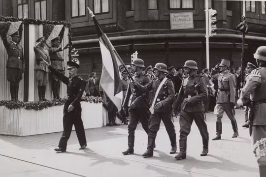 Lính tình nguyện Hà Lan thuộc Waffen SS ở Hague năm 1941 (Ảnh: RT)