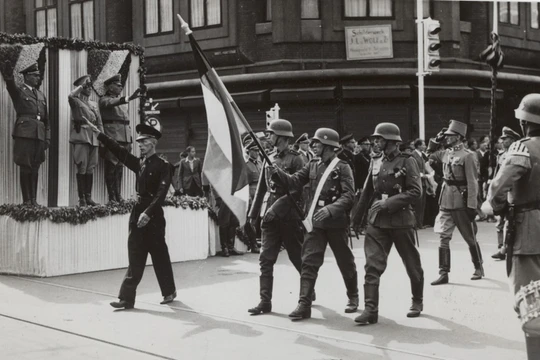 Lính tình nguyện Hà Lan thuộc Waffen SS ở Hague năm 1941 (Ảnh: RT)