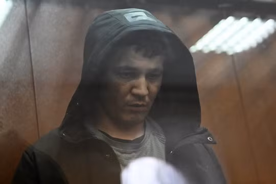 Nghi phạm Yakubjoni Yusufzoda trong phiên điều trần trước khi xét xử tại tòa án quận Basmanny, ở Moscow, Nga (Ảnh: Sputnik)