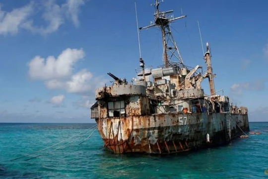 Tàu BRP Sierra Madre mắc cạn ở bãi Cỏ Mây, thuộc quần đảo Trường Sa của Việt Nam (Ảnh: Reuters)