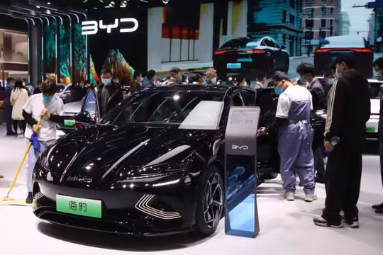 BYD đứng đầu về doanh số bán xe điện, xe plug-in hybrid và xe chạy pin nhiên liệu trên 14 thị trường lớn trong nửa đầu năm (Ảnh: Nikkei)