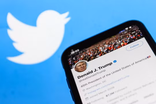 Twitter cảnh báo cấm vĩnh viễn tài khoản của Tổng thống Trump (Ảnh: NYPost)