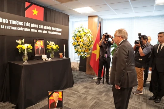 Tổng Thư ký LHQ Antonio Guterres đến viếng thăm Tổng Bí thư Nguyễn Phú Trọng tại Phái đoàn thường trực Việt Nam tại LHQ ở New York, Mỹ (Ảnh: TTXVN)