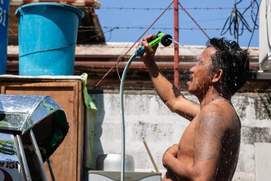 Philippines giảm ngày làm, cho học sinh nghỉ vì nắng nóng kỷ lục hơn 100 năm