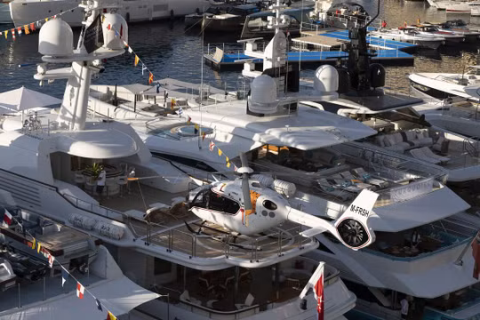 Áp dụng mức thuế 2% đối với tài sản của 2.750 tỉ phú trên thế giới có thể thu được khoảng 250 tỉ USD mỗi năm (Ảnh: Bloomberg)