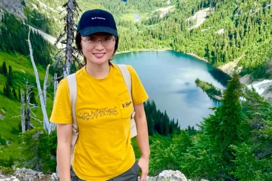 Hai năm sau khi trở về quê hương từ Mỹ, nơi cô xây dựng sự nghiệp học thuật đầy hứa hẹn, ngôi sao hải dương học đang lên Đổng Tư Gia đã qua đời ở tuổi 33. Ảnh: SCMP.