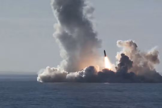 Tên lửa RSM-56 Bulava của Nga trong một cuộc thử nghiệm (Ảnh: Sputnik)