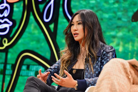 Lucy Guo, 28 tuổi, hiện là người phụ nữ tự thân dưới 40 tuổi giàu thứ hai nước Mỹ (Ảnh: Forbes)