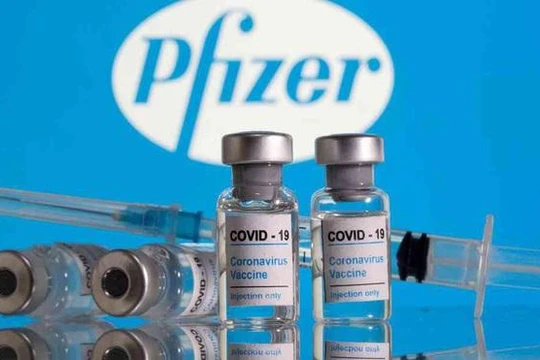 Pfizer-BioNTech là vắc xin ngừa Covid-19 đầu tiên được phê chuẩn hoàn toàn ở Mỹ (Ảnh: Getty)