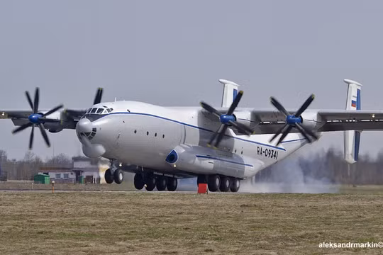 Máy bay An-22, lần đầu tiên ra mắt vào những năm 1960, vẫn là máy bay sử dụng động cơ tua-bin cánh quạt nặng nhất từng được chế tạo. Ảnh: BNO.